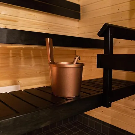 Antintorni 14 アパート ポリ